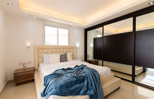 Apartment with Sauna, Hot Tub & Parking - Photo 3