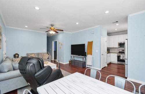 Summer Bliss 3BR Home, Walk to Beach Master Suite Sleeps 9 - Foto 14