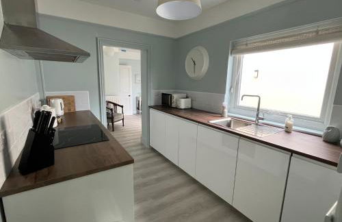 Tŷ Glas, Fishguard, Ideal for beach, coastal path and town! - Photo 8