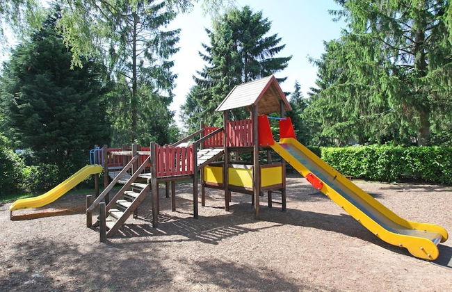 Getaway With Covered Veranda - Photo 17