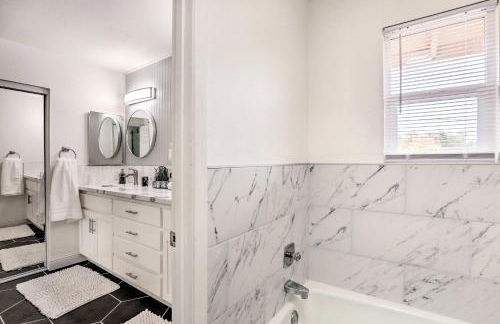 Relax Fireside and Play Pool! Home 4 Mi to Dtwn Reno - Foto 21