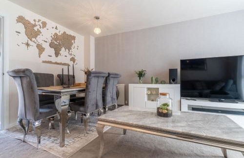 Walk to Liverpool Airport - Luxury Stay with EV Charge - Fast WiFi - Foto 33