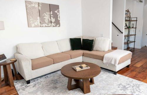 Chic SD Basecamp - Walk to Downtown - Foto 13