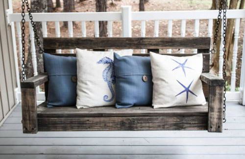 Pet Friendly Tranquil Cottage with Fire-Pit & Hot Tub Minutes to BEACHES - Foto 5