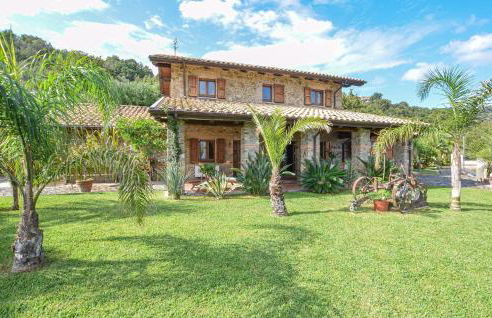 Nice Home In Montepaone - Photo 2