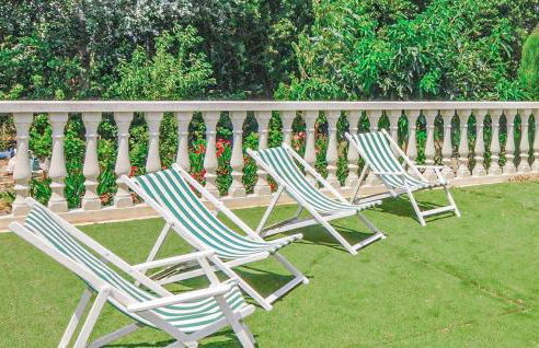 Nice Apartment In Le Sambuc With Wifi - Foto 16