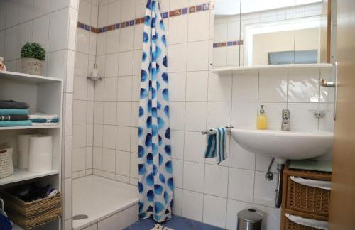 INDIVIDUAL APARTMENTS - Zentrale, ruhige Wohnung in Innenstadt - Küche, Parkplatz, Terrasse, SmartTV, Netflix - Foto 24