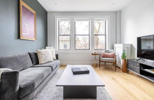 Spacious Allston 2BR w WD in basement BOS-273 - Foto 1