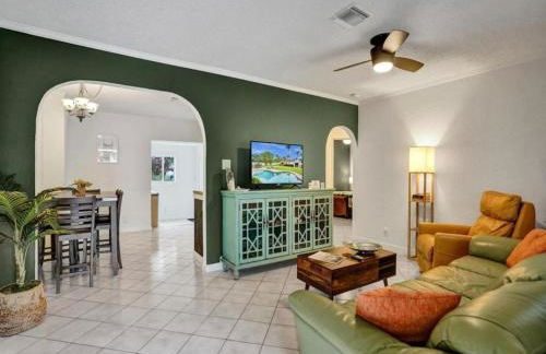 3 min. walk to Wilton Drive, pool and huge yard - Photo 4