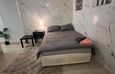 Self Contained Studio - Belinda Road - Foto 12