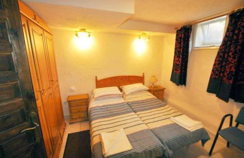 A lovely family villa with heated pool - Photo 32