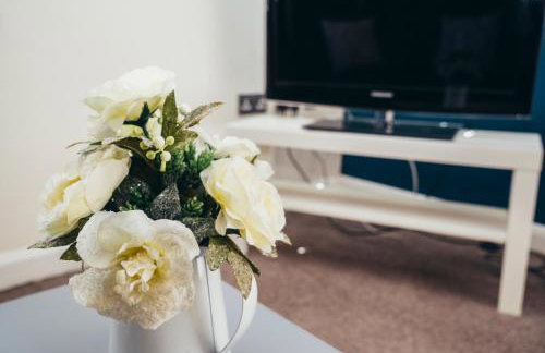 Large Apartments next to East Midlands Airport with Free Gated Parking! - Photo 35