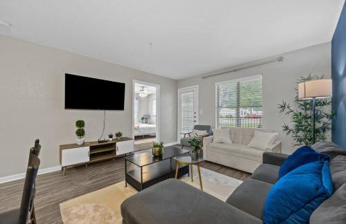 Modern 2BR near Downtown Pool, Gym, Free Parking - Foto 2