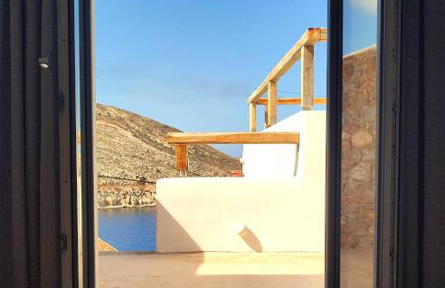 PANORMOS ART Beachfront Suites - Photo 39