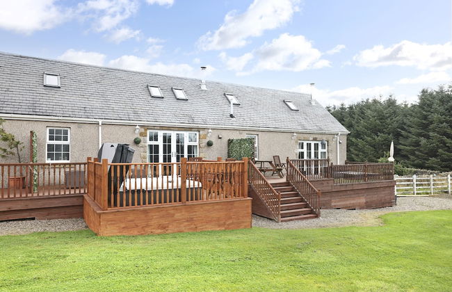 JOIVY Greenknowes Lodge With Hot Tub And Wood Burning Stove - Foto 41