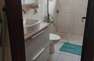 sobrado perto aeroporto e Br 376 - Foto 6