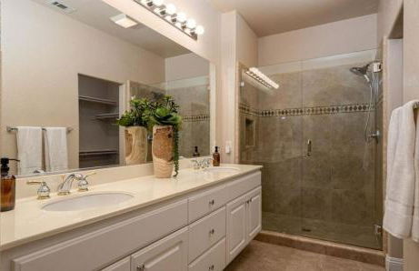 Luxe Palm Springs Villa- Sunset Oasis Private Heated Pool & Spa on Golfcourse - Foto 27