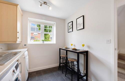 NEW! Stylish 2-Bed Home by Stay With Us, Ideal for Families, Sleeps 4! - Foto 33