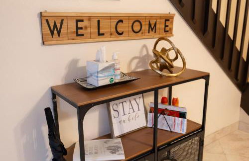 Townhome in PBG, king bed, pergola, BBQ & fire pit - Photo 7