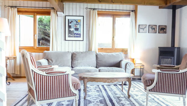 Cheechako - Photo 3, Living Room