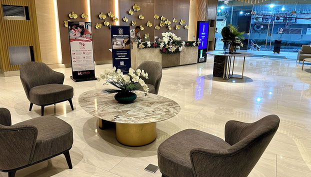 65inch SmartTV - Finest Luxury - SM Lush - Photo 4