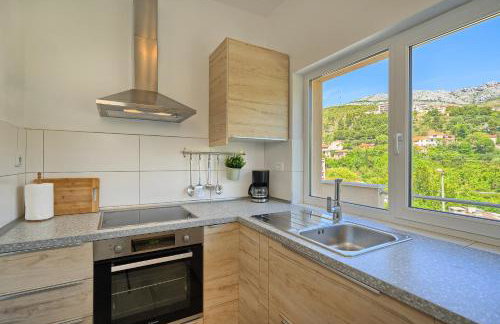 Romantic retreat private jacuzzi and mountain views Split area - Photo 24