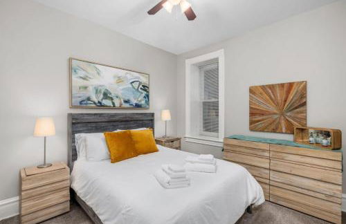 Walk to Forest Park Euclid Fire Pit Porch Swing - Foto 4