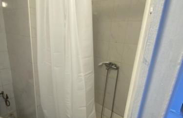 Apartment Sleeps 2 with On-Site Parking - Foto 7