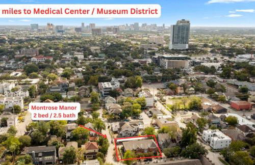 Modern Montrose 2BR Townhome Sleeps 10 with Gated Parking - Foto 3