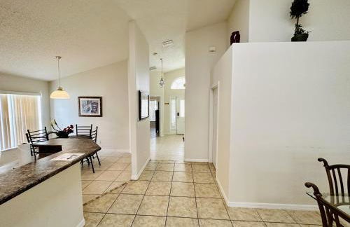 Spacious, Open Layout And Pool Relaxation! - Foto 22