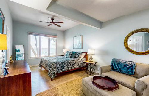 Three dog-friendly, waterfront cottages with full kitchens & private beach - Foto 10