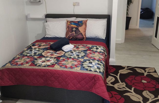 Stunning 2-bed Apartment in London Dagenham - Photo 1