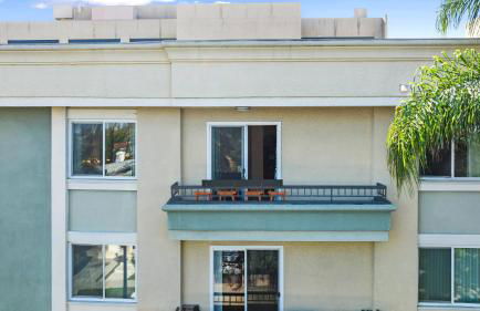 Beverly Hills 2 bed 2 bath Penthouse with Den and Parking 414 - Photo 41