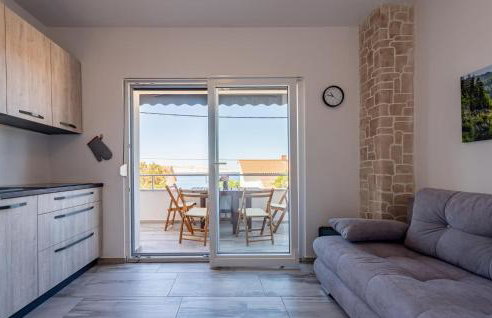 Beautiful Apartment In Prizna With Wifi - Photo 15