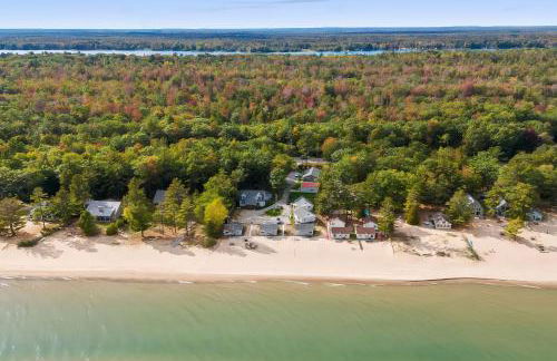 Sunnyside 2BR 1BA Relaxing Lakefront Retreat - Foto 24