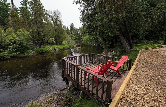 Cozy Riverside Getaway Pine Bend Cottage - Foto 30