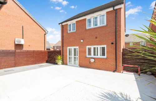 Detached Modern 3 Bedroom House - Photo 16