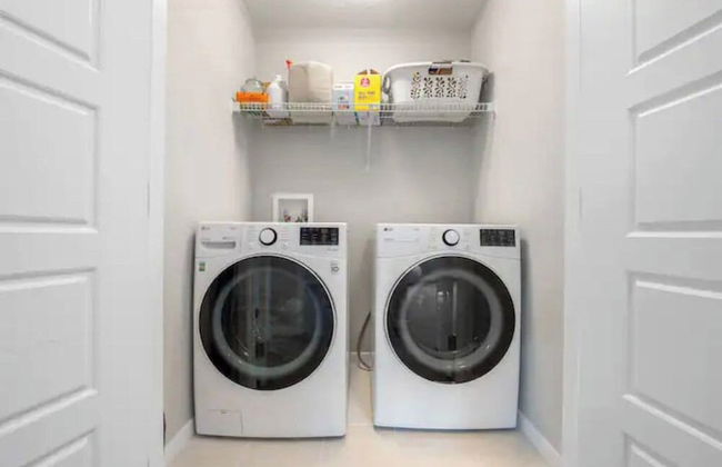 Luxury Modern Home - Livingstone - Photo 23