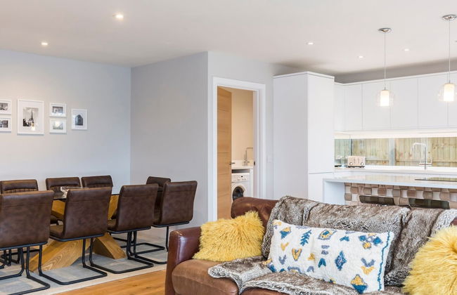 Stylish new Home With Parking - King Beds Garden - Foto 6