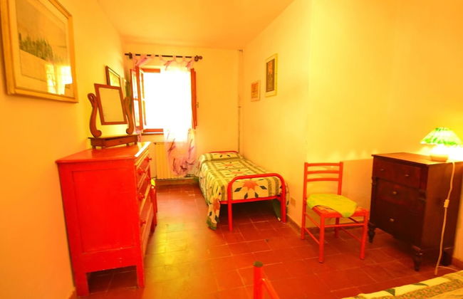 Spacious Home With Shared Pool - Photo 9