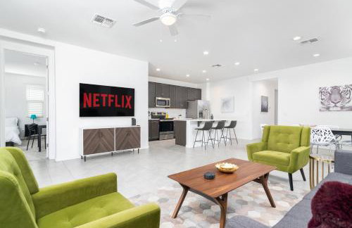 Stylish & Bright Gem ~ King/Queen Beds ~ Backyard! - Foto 1