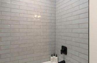 Light-Filled Modern Flat Near 25th Street Fun - Photo 21