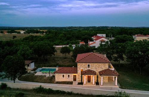 Villa Pietro with a heated Saltwater pool - Photo 13
