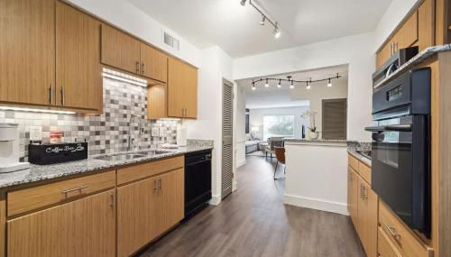 Spring Deals Walk to Galleria Holiday Ready Unit 108 - Foto 5