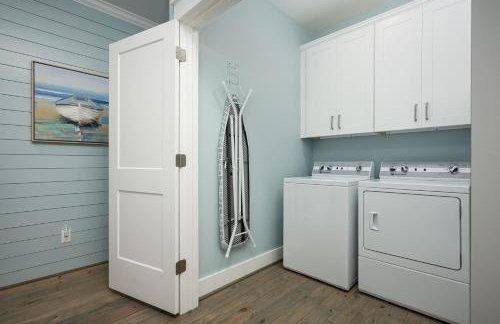 Luxury Beachfront l Sleeps 20, Hot Tub, Pool & Game Room Fun! - Foto 79