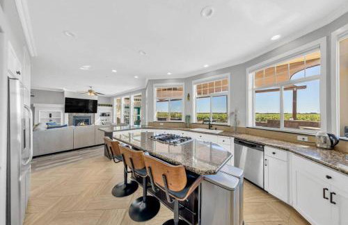 Luxe & Comfy Vineyard Estate ~ Breathtaking Views! - Foto 15