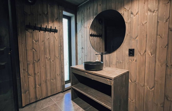 Modern Mountain Cabin - Outdoor Hot Tub - 8 Beds - Photo 18