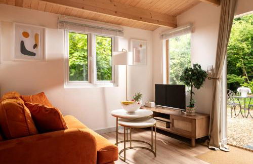 Copperbeech Hut - Romantic Hideaway with a Private Hot Tub - Photo 7