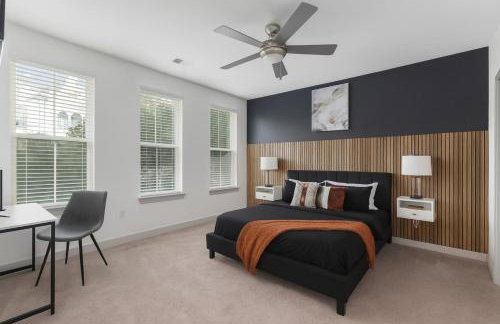 Elegant 2BR with Resort Pool and Lounge Areas 2 - Photo 2