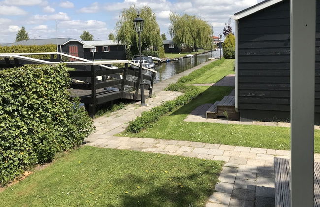 Holiday Home With Terrace in Giethoorn - Photo 12